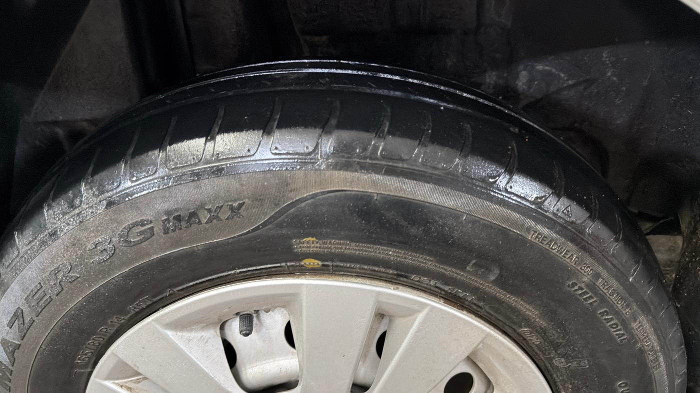 2020 Maruti Dzire LXI, CNG, Manual, 24,446 km, Right Rear Tyre Tread