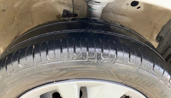 2015 Maruti Wagon R 1.0 VXI, CNG, Manual, 78,955 km, Right Front Tyre Tread