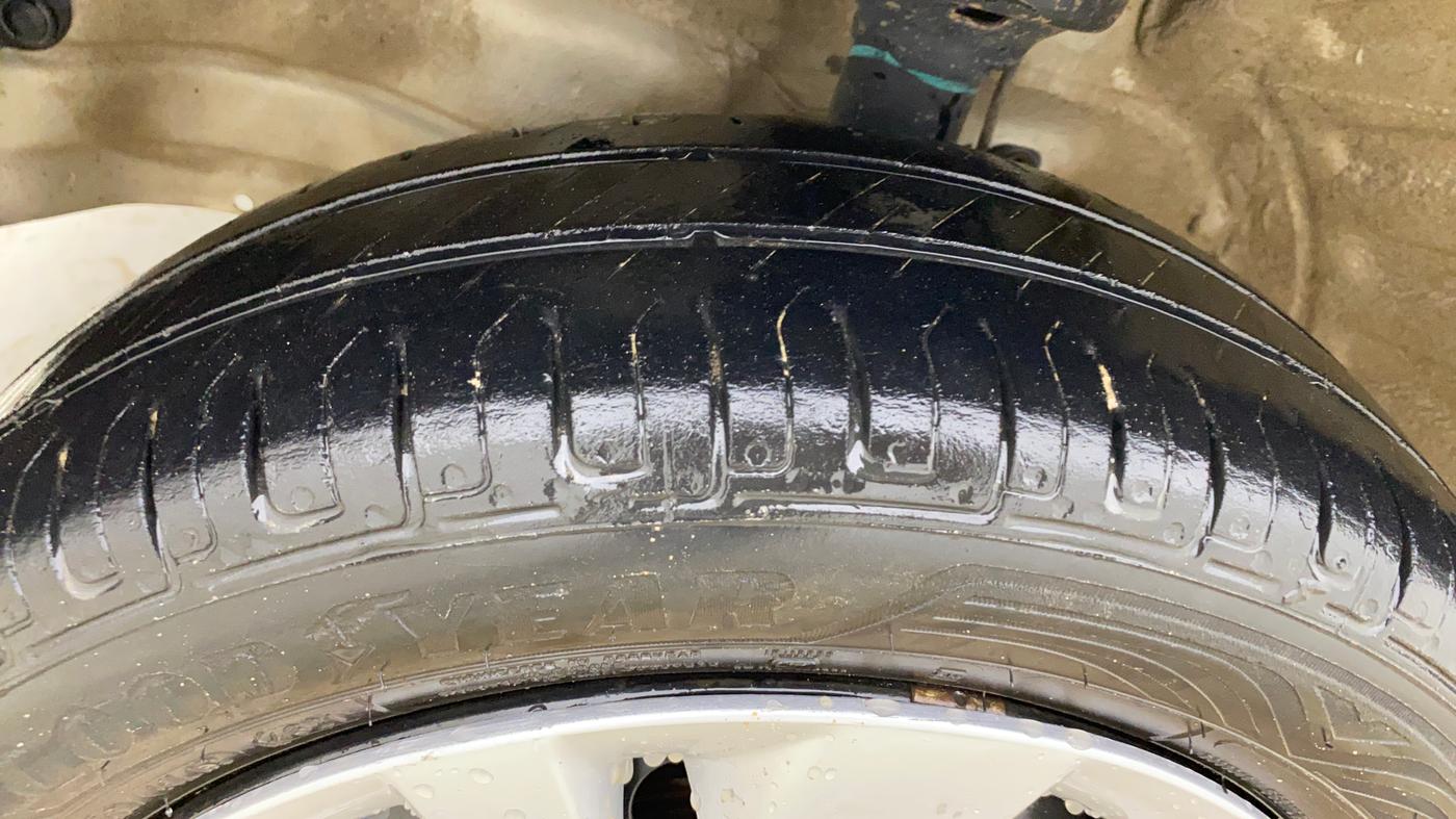 2015 Maruti Wagon R 1.0 VXI, CNG, Manual, 79,145 km, Left Front Tyre Tread