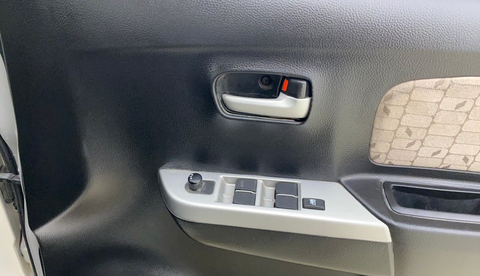 2015 Maruti Wagon R 1.0 VXI, CNG, Manual, 78,955 km, Driver Side Door Panels Control