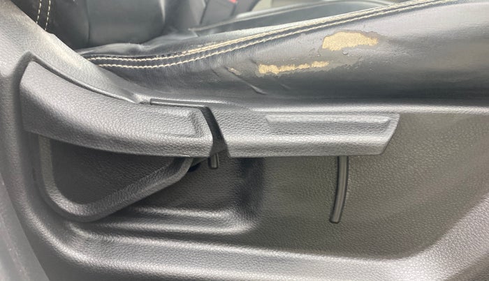 2021 KIA SONET HTX 1.0 IMT, Petrol, Manual, 68,309 km, Driver Side Adjustment Panel