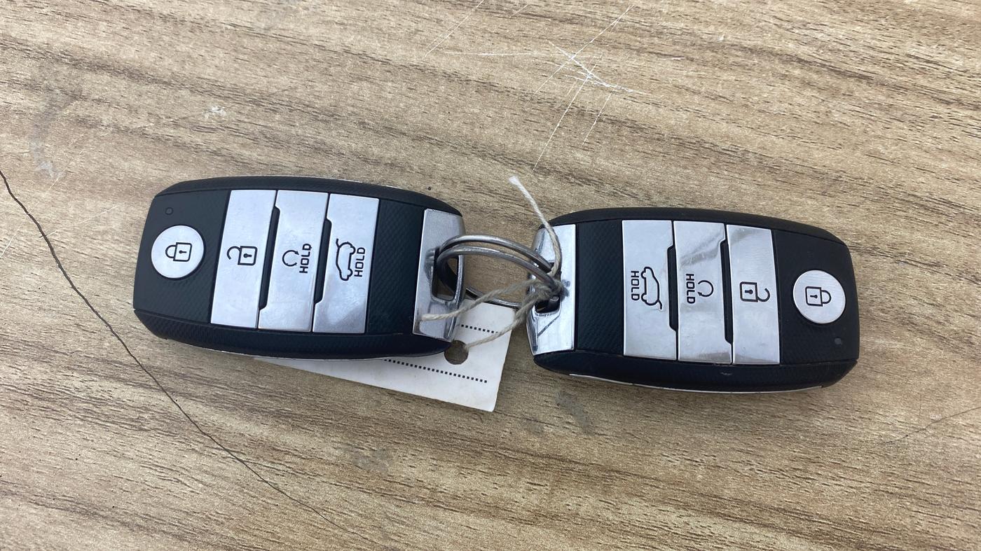 2021 KIA SONET HTX 1.0 IMT, Petrol, Manual, 68,309 km, Key Close Up