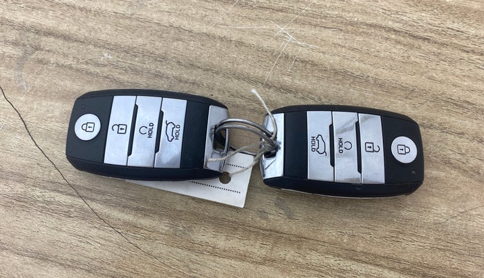 2021 KIA SONET HTX 1.0 IMT, Petrol, Manual, 68,309 km, Key Close Up