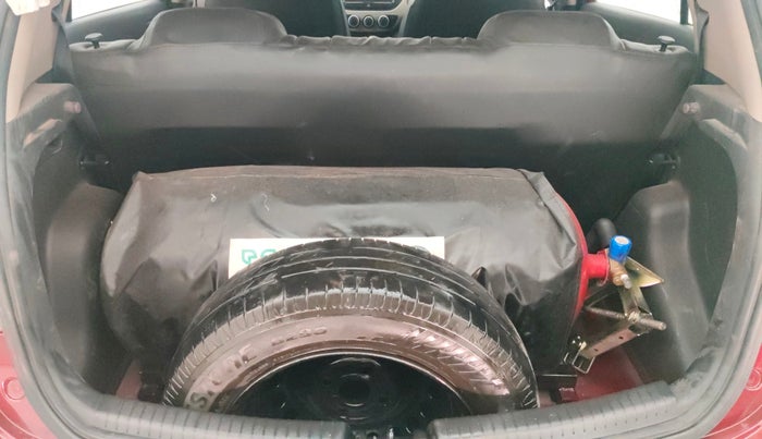 2015 Hyundai Grand i10 MAGNA 1.2 KAPPA VTVT, CNG, Manual, 67,066 km, Boot Inside