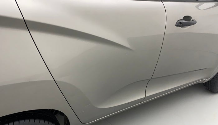 2016 Mahindra Kuv100 K2 6 STR, Petrol, Manual, 71,610 km, Right rear door - Slightly dented