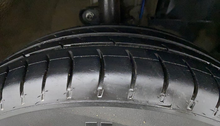 2016 Mahindra Kuv100 K2 6 STR, Petrol, Manual, 71,610 km, Right Front Tyre Tread