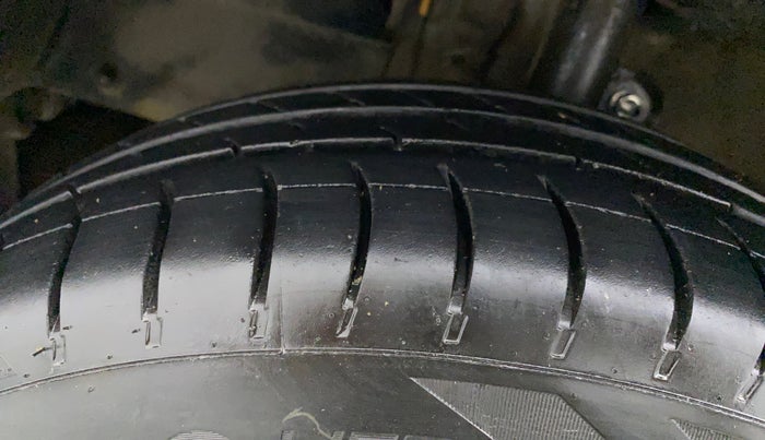 2016 Mahindra Kuv100 K2 6 STR, Petrol, Manual, 71,610 km, Left Front Tyre Tread