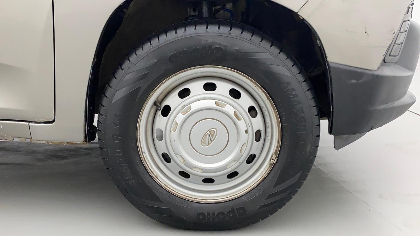 2016 Mahindra Kuv100 K2 6 STR, Petrol, Manual, 71,610 km, Right Front Wheel