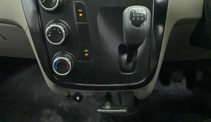 2016 Mahindra Kuv100 K2 6 STR, Petrol, Manual, 71,610 km, Gear Lever
