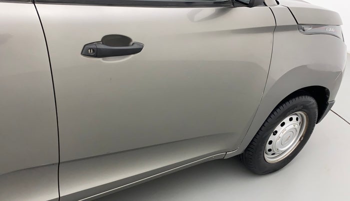 2016 Mahindra Kuv100 K2 6 STR, Petrol, Manual, 71,610 km, Driver-side door - Paint has faded