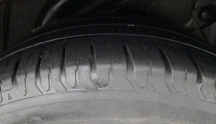 2015 Hyundai Verna FLUIDIC 4S 1.6 VTVT S(O), Petrol, Manual, 69,489 km, Left Rear Tyre Tread