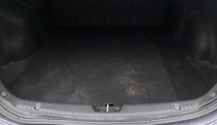 2015 Hyundai Verna FLUIDIC 4S 1.6 VTVT S(O), Petrol, Manual, 69,489 km, Boot Inside