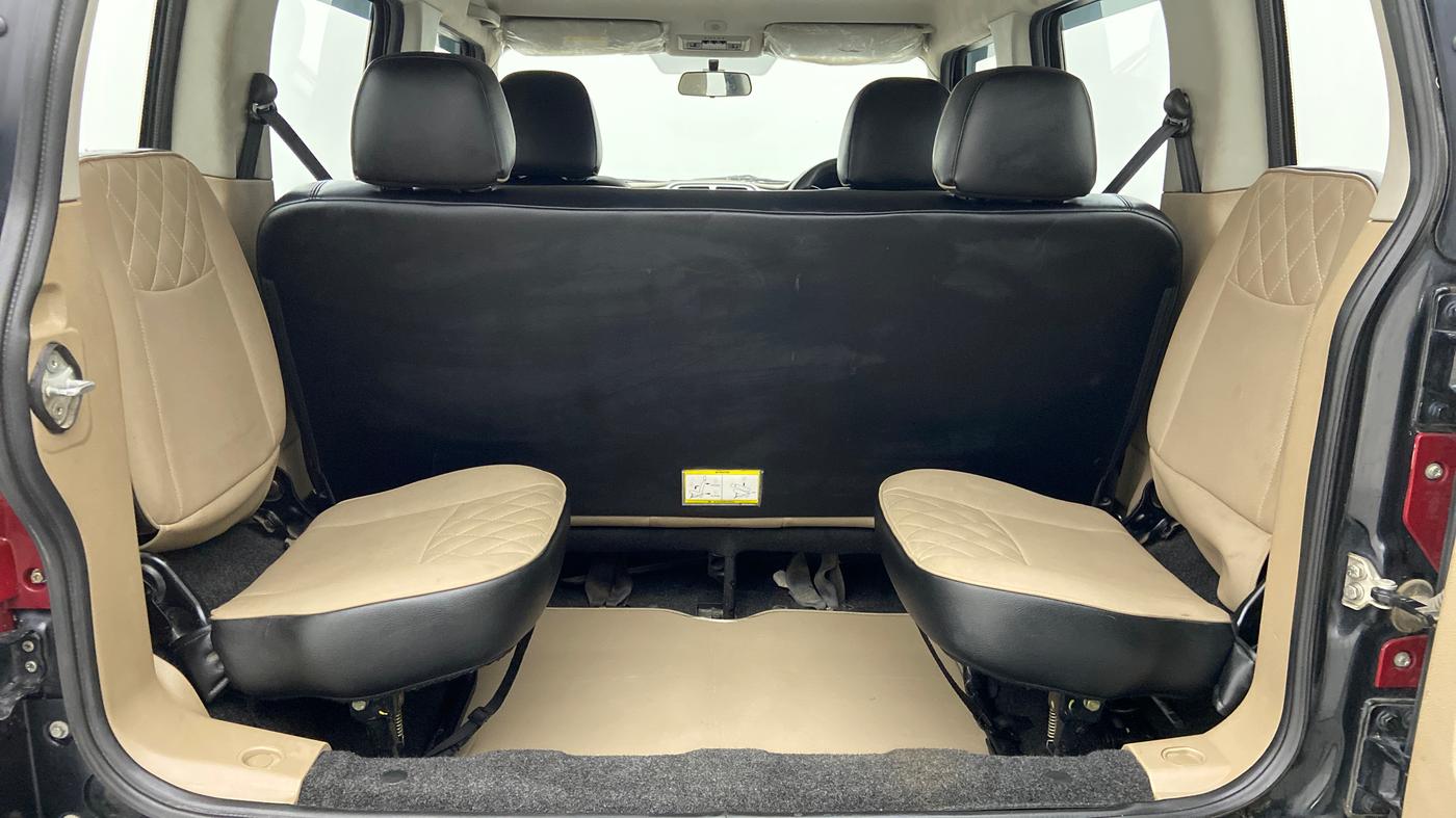 2017 Mahindra TUV300 T10 MT, Diesel, Manual, 46,200 km, Third Seat Row ( optional )