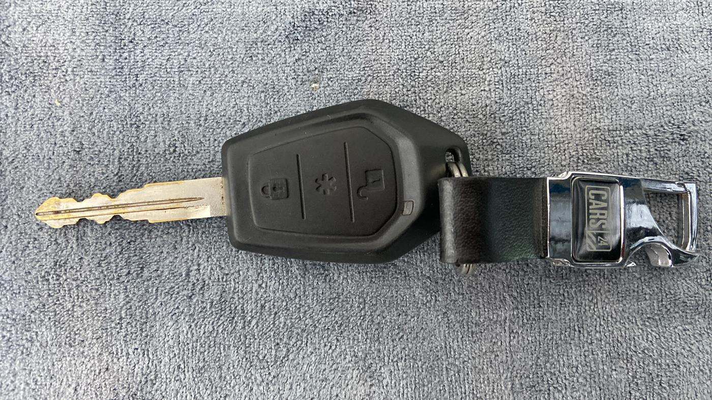 2017 Mahindra TUV300 T10 MT, Diesel, Manual, 46,200 km, Key Close Up