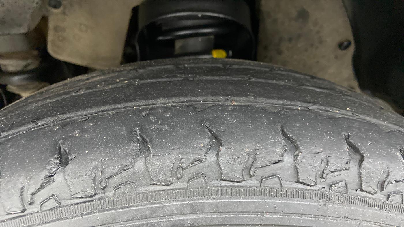 2017 Mahindra TUV300 T10 MT, Diesel, Manual, 46,200 km, Left Front Tyre Tread