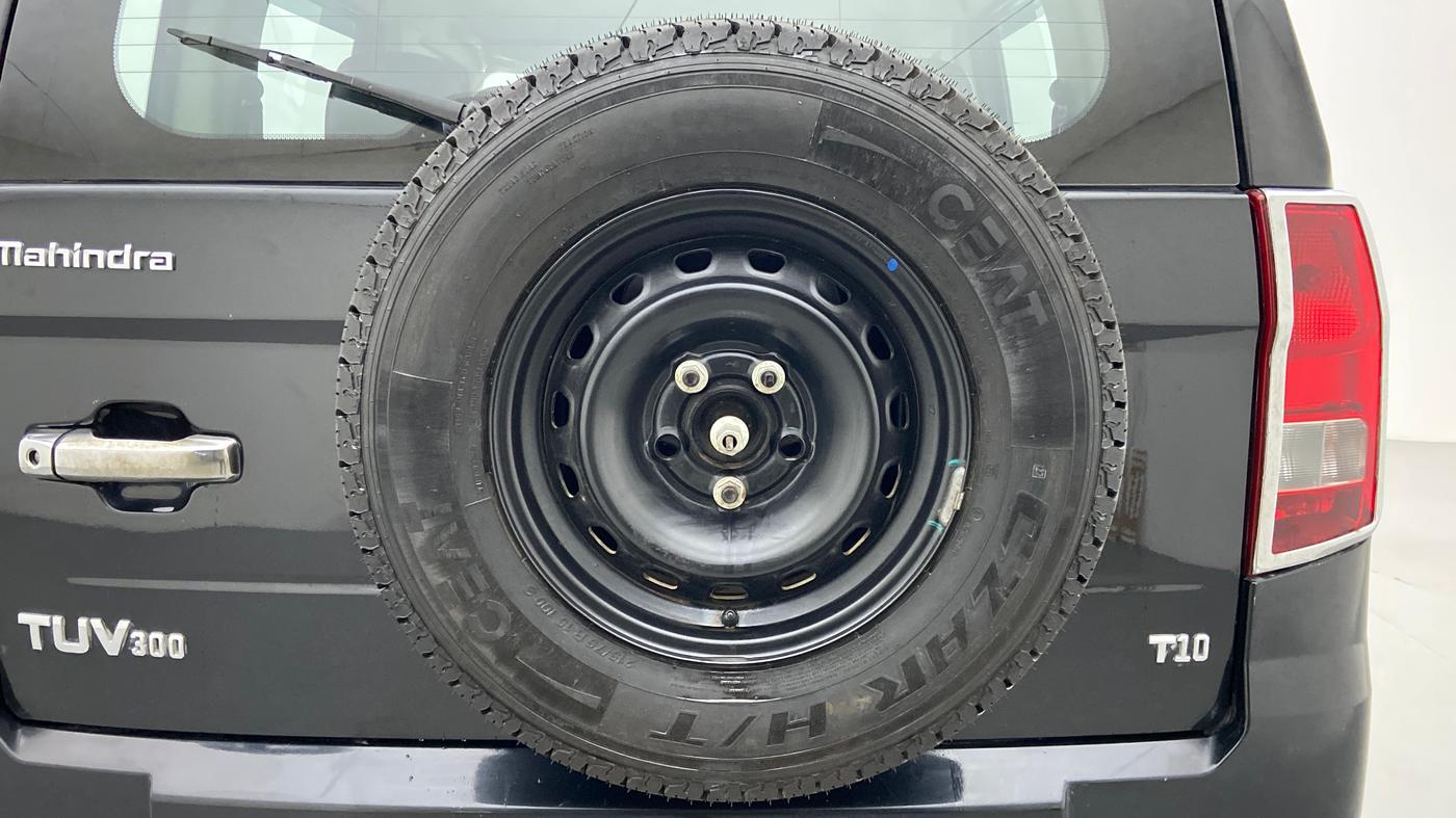 2017 Mahindra TUV300 T10 MT, Diesel, Manual, 46,200 km, Spare Tyre