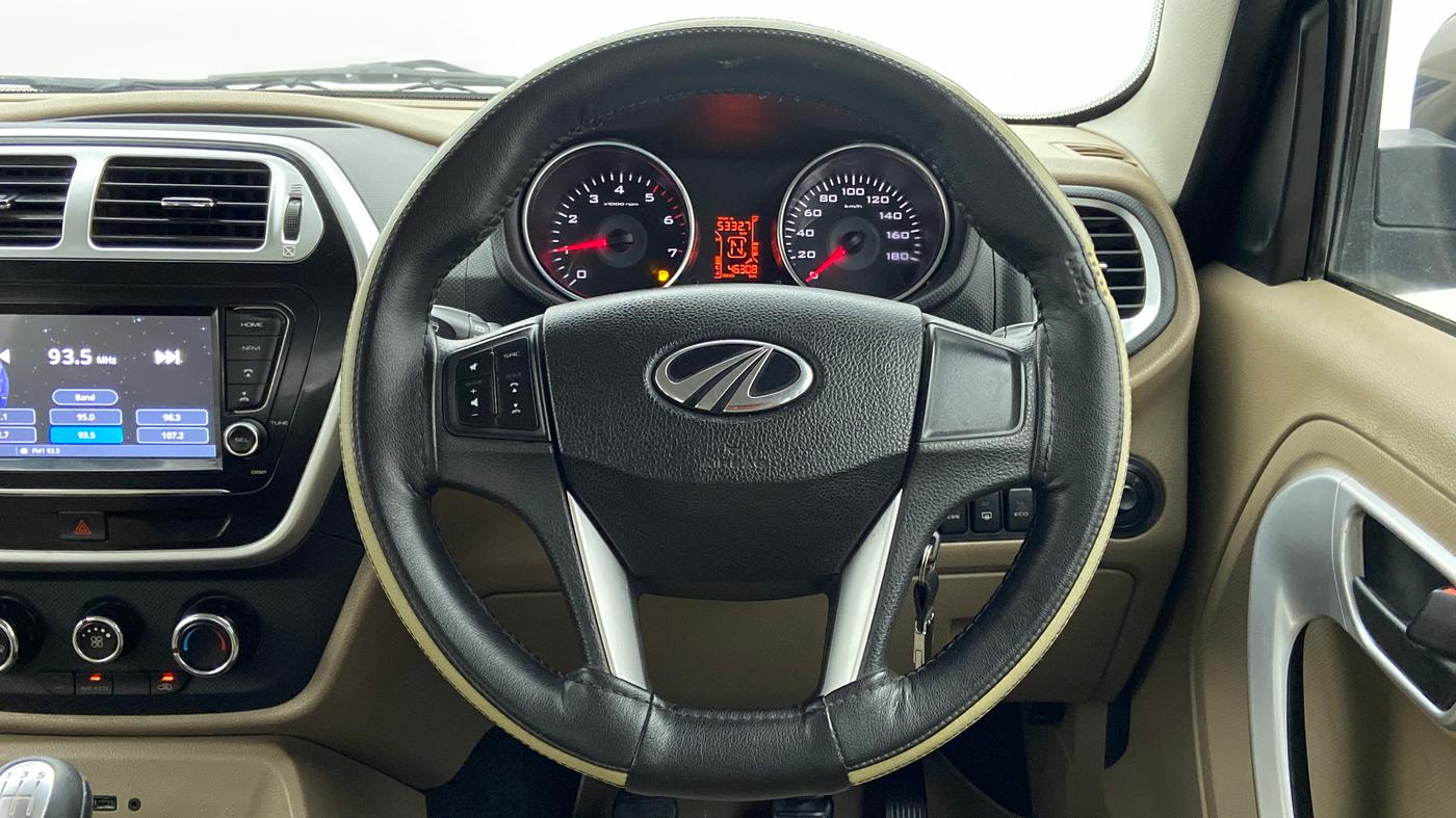 2017 Mahindra TUV300 T10 MT, Diesel, Manual, 46,200 km, Steering Wheel Close Up