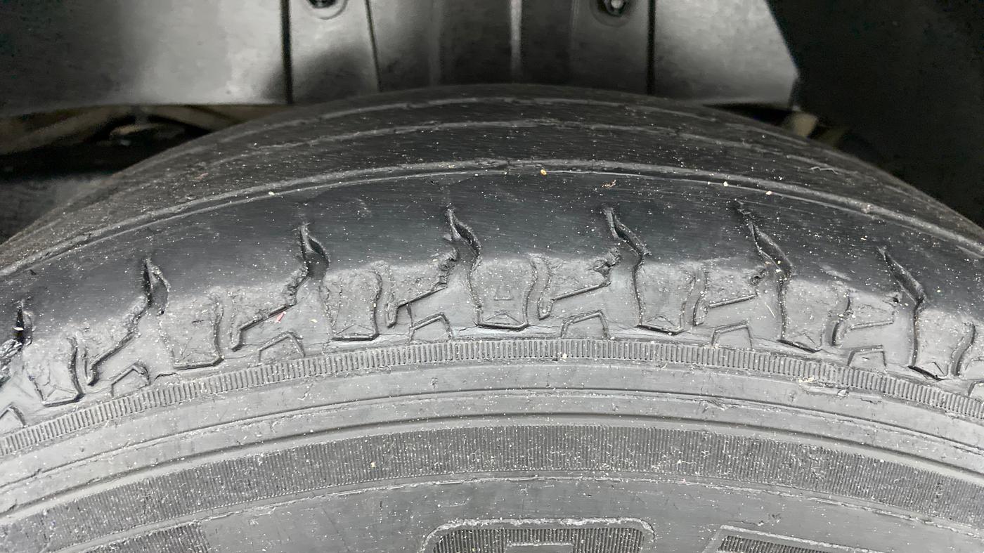 2017 Mahindra TUV300 T10 MT, Diesel, Manual, 46,200 km, Left Rear Tyre Tread