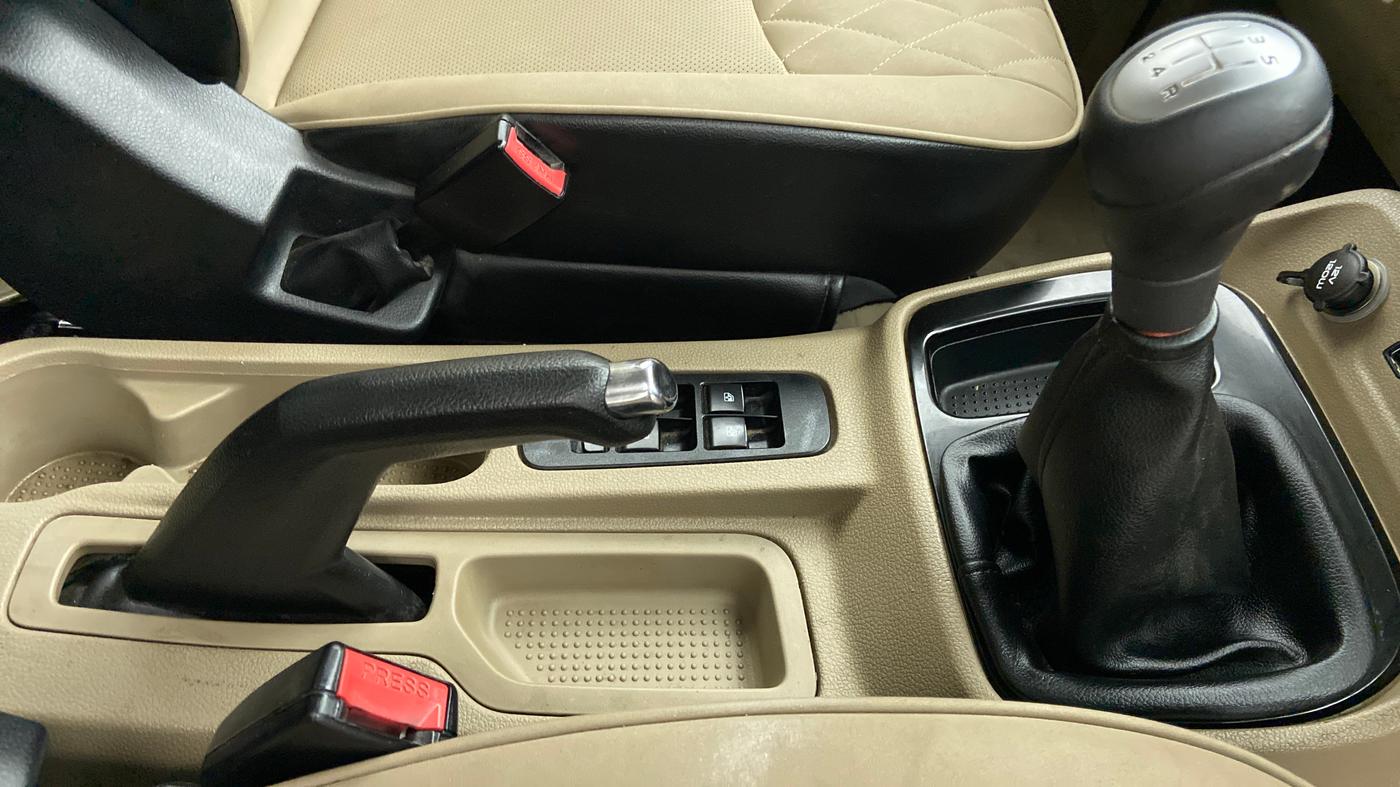 2017 Mahindra TUV300 T10 MT, Diesel, Manual, 46,200 km, Gear Lever