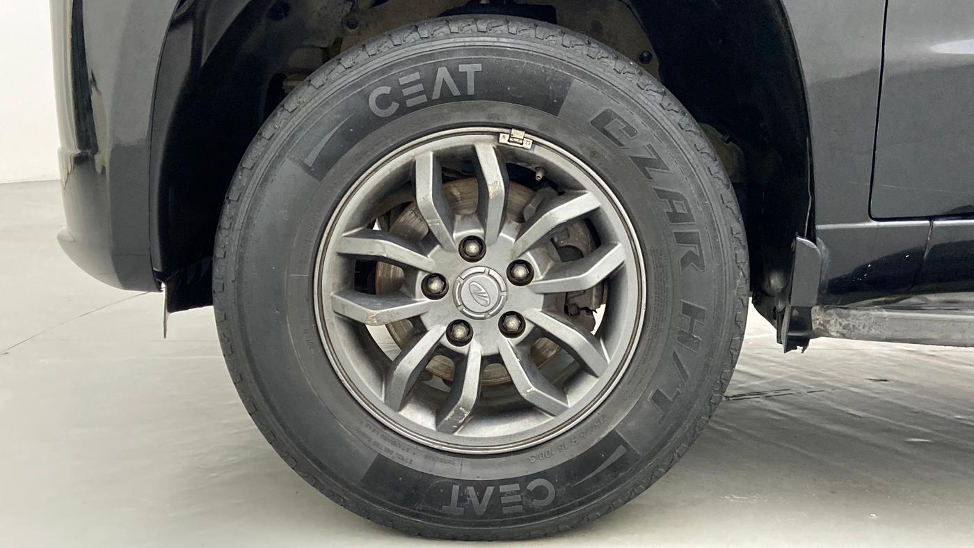 2017 Mahindra TUV300 T10 MT, Diesel, Manual, 46,200 km, Left Front Wheel