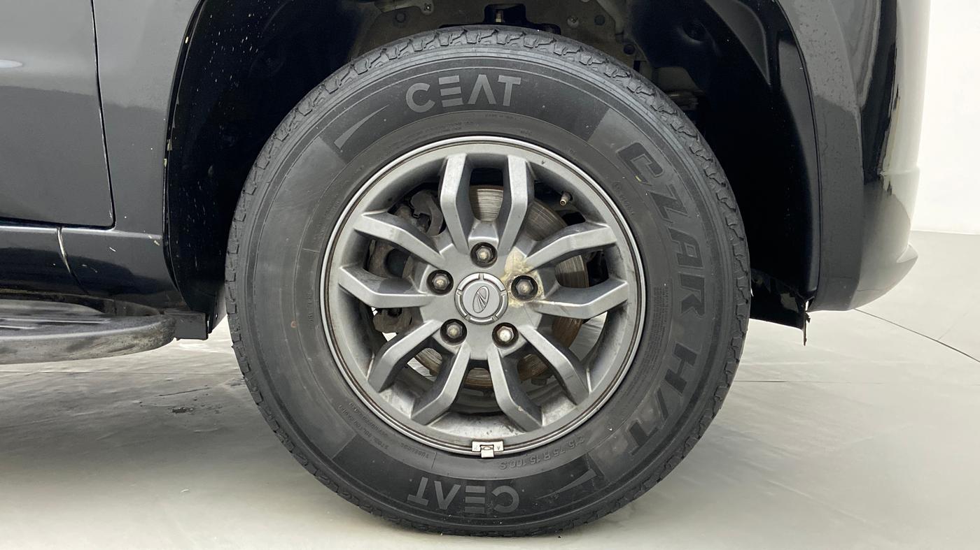 2017 Mahindra TUV300 T10 MT, Diesel, Manual, 46,200 km, Right Front Wheel