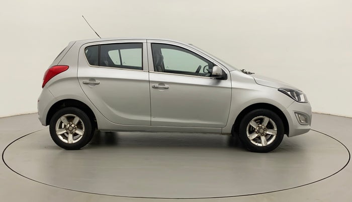 2013 Hyundai i20 SPORTZ 1.2, Petrol, Manual, 1,04,827 km, Right Side View