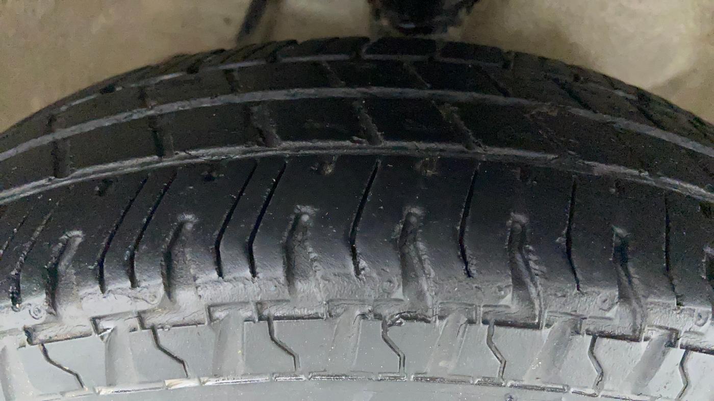 2019 Maruti Alto 800 LXI, Petrol, Manual, 23,987 km, Right Front Tyre Tread