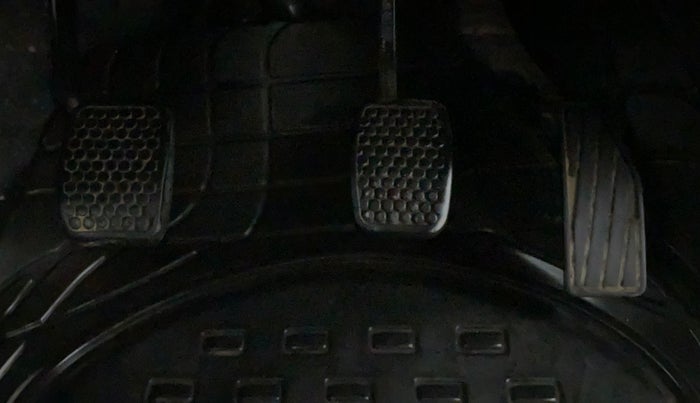 2019 Maruti Alto 800 LXI, Petrol, Manual, 23,987 km, Pedals