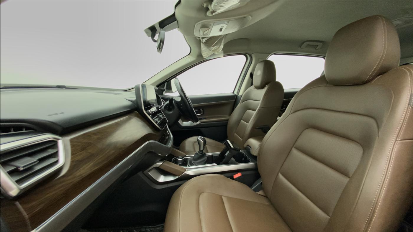 2019 Tata Harrier XZ 2.0L, Diesel, Manual, 52,636 km, Right Side Front Door Cabin
