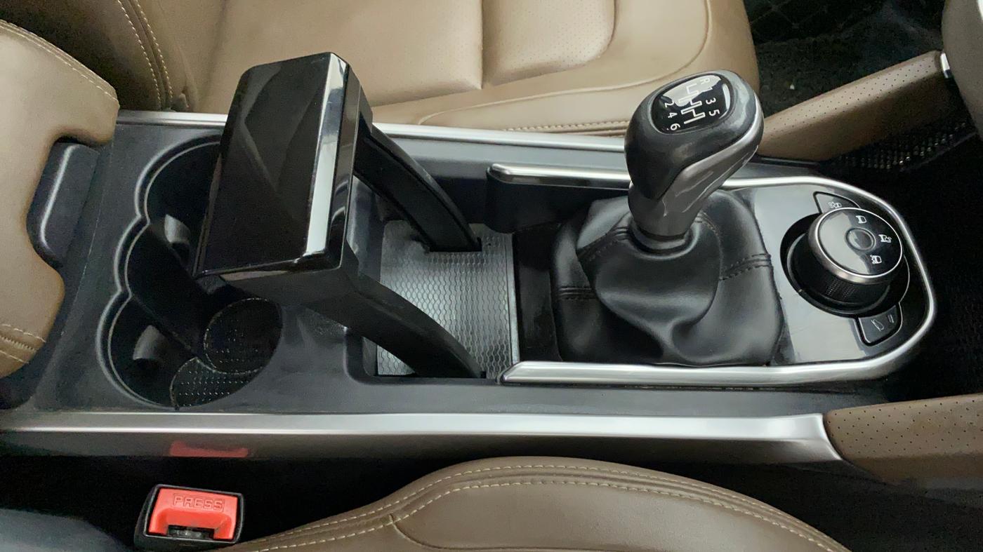 2019 Tata Harrier XZ 2.0L, Diesel, Manual, 52,636 km, Gear Lever
