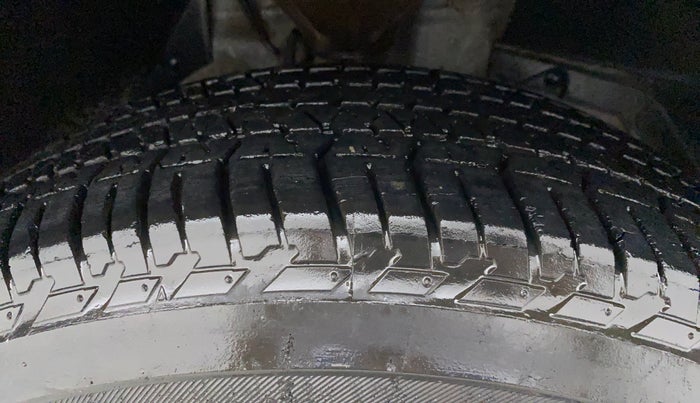 2015 Mahindra XUV500 W6, Diesel, Manual, 90,935 km, Right Front Tyre Tread