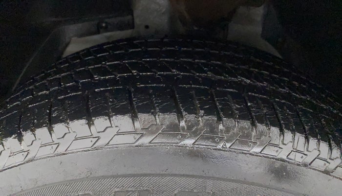 2015 Mahindra XUV500 W6, Diesel, Manual, 90,935 km, Left Front Tyre Tread