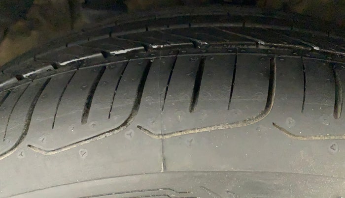 2011 Hyundai Verna FLUIDIC 1.6 VTVT SX OPT AT, Petrol, Automatic, 43,497 km, Left Front Tyre Tread