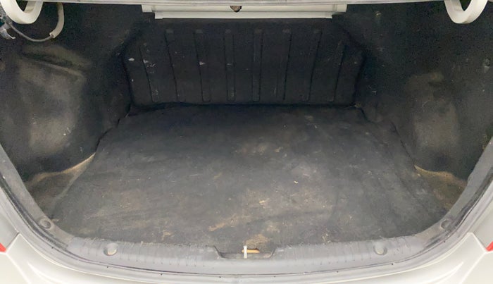 2011 Hyundai Verna FLUIDIC 1.6 VTVT SX OPT AT, Petrol, Automatic, 43,497 km, Boot Inside