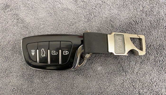 2011 Hyundai Verna FLUIDIC 1.6 VTVT SX OPT AT, Petrol, Automatic, 43,497 km, Key Close Up