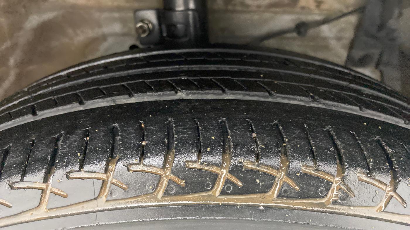 2015 Maruti Swift Dzire ZXI, Petrol, Manual, 45,117 km, Right Front Tyre Tread