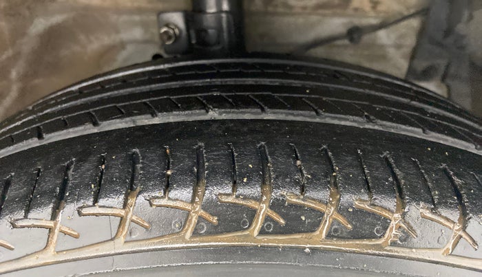 2015 Maruti Swift Dzire ZXI, Petrol, Manual, 45,117 km, Right Front Tyre Tread