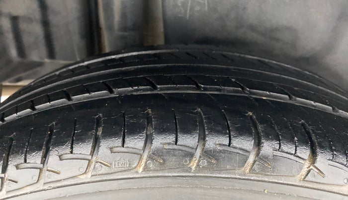 2015 Maruti Swift Dzire ZXI, Petrol, Manual, 45,117 km, Right Rear Tyre Tread