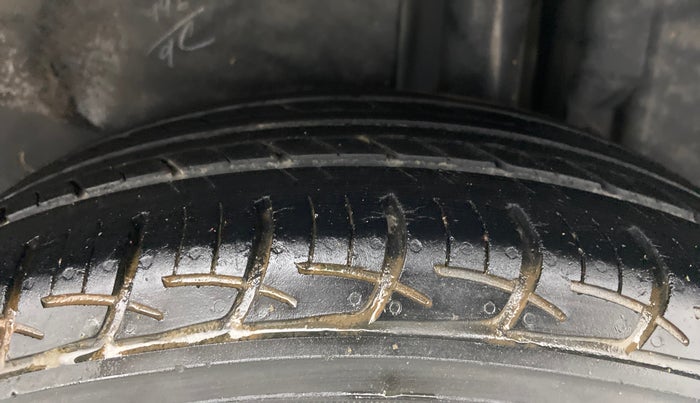 2015 Maruti Swift Dzire ZXI, Petrol, Manual, 45,117 km, Left Rear Tyre Tread