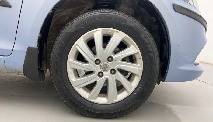 2015 Maruti Swift Dzire ZXI, Petrol, Manual, 45,117 km, Right Front Wheel
