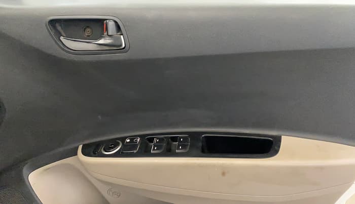2015 Hyundai Grand i10 SPORTZ 1.1 CRDI, Diesel, Manual, 1,29,188 km, Driver Side Door Panels Control