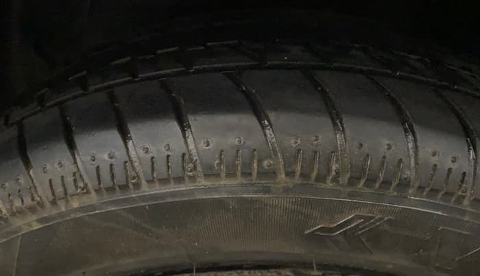 2015 Hyundai Grand i10 SPORTZ 1.1 CRDI, Diesel, Manual, 1,29,188 km, Left Front Tyre Tread