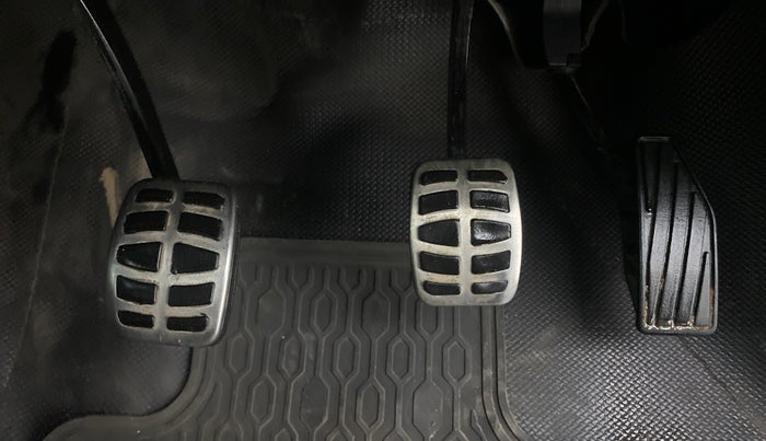 2016 Maruti Baleno SIGMA PETROL 1.2, Petrol, Manual, 83,998 km, Pedals