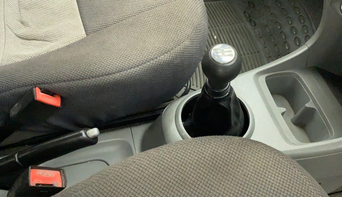 2010 Maruti A Star ZXI, Petrol, Manual, 89,646 km, Gear lever - Boot cover slightly torn