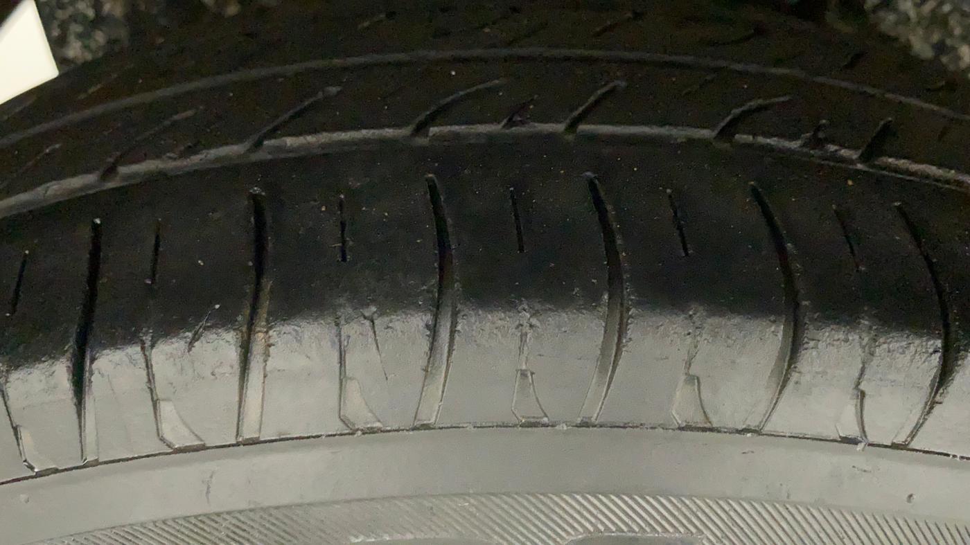 2010 Maruti A Star ZXI, Petrol, Manual, 89,646 km, Right Rear Tyre Tread