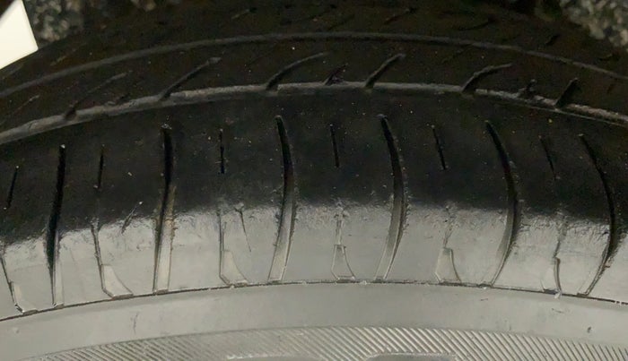2010 Maruti A Star ZXI, Petrol, Manual, 89,646 km, Right Rear Tyre Tread
