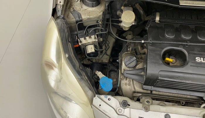 2010 Maruti A Star ZXI, Petrol, Manual, 89,646 km, Right headlight - Clamp has minor damage