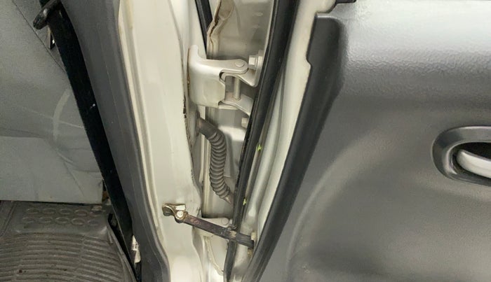 2010 Maruti A Star ZXI, Petrol, Manual, 89,646 km, Right rear door - Beading has minor damage