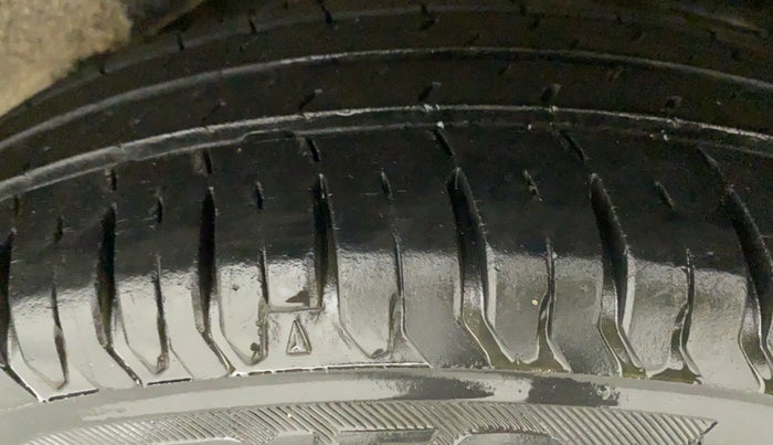 2010 Maruti A Star ZXI, Petrol, Manual, 89,646 km, Left Rear Tyre Tread