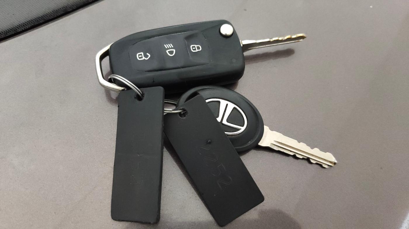 2019 Tata Tiago XZ PLUS PETROL, Petrol, Manual, 30,627 km, Key Close Up